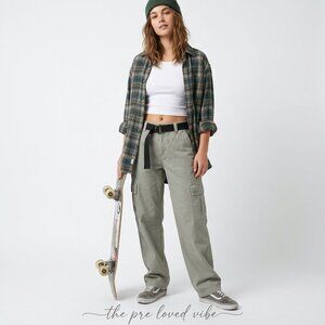 Levis SilvertabWomen's khakis Pant size 7 medium Baggy Streetwear Skater Grunge